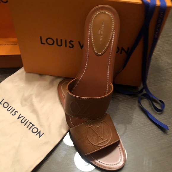 Louis Vuitton Lock it flats - Picture 3 of 5